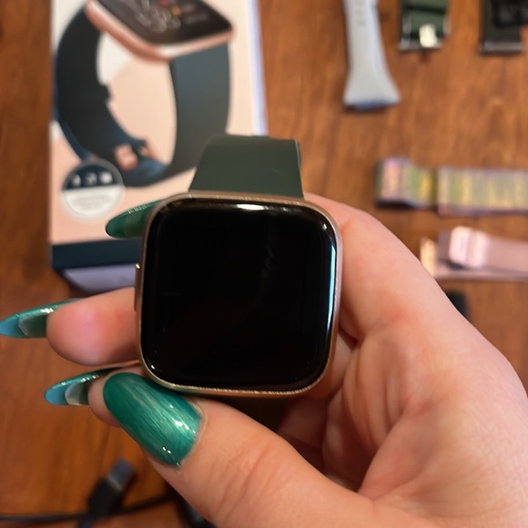 Fitbit Versa 2 - Picture 2 of 6